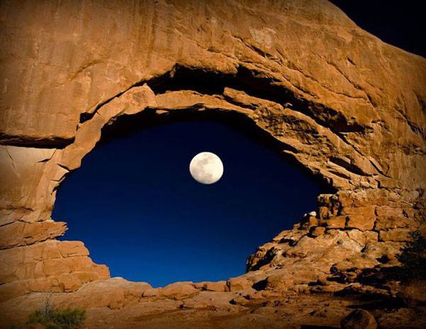 Cave eye moon pupil.jpg