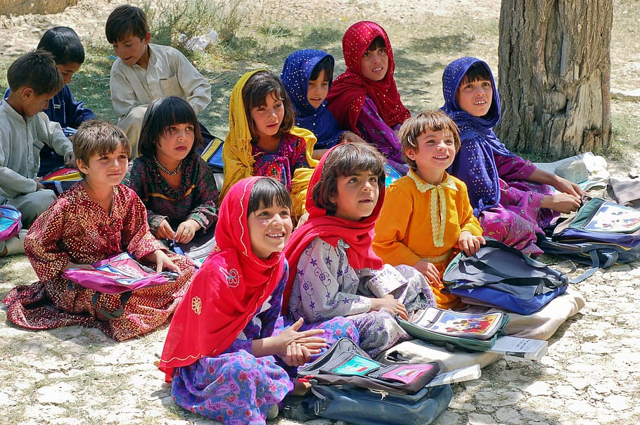 girl-schoolgirl-learn-schulem-afghanistan.jpg
